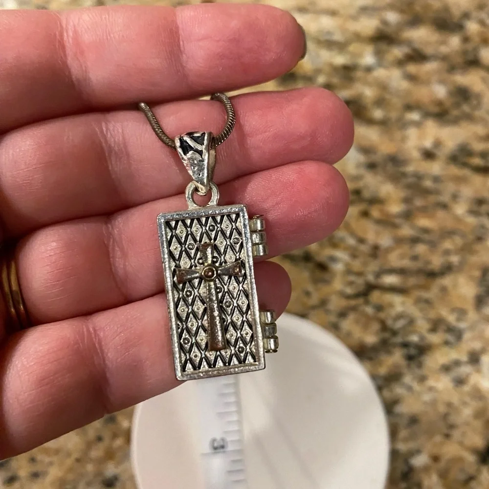 Prayer box pendant